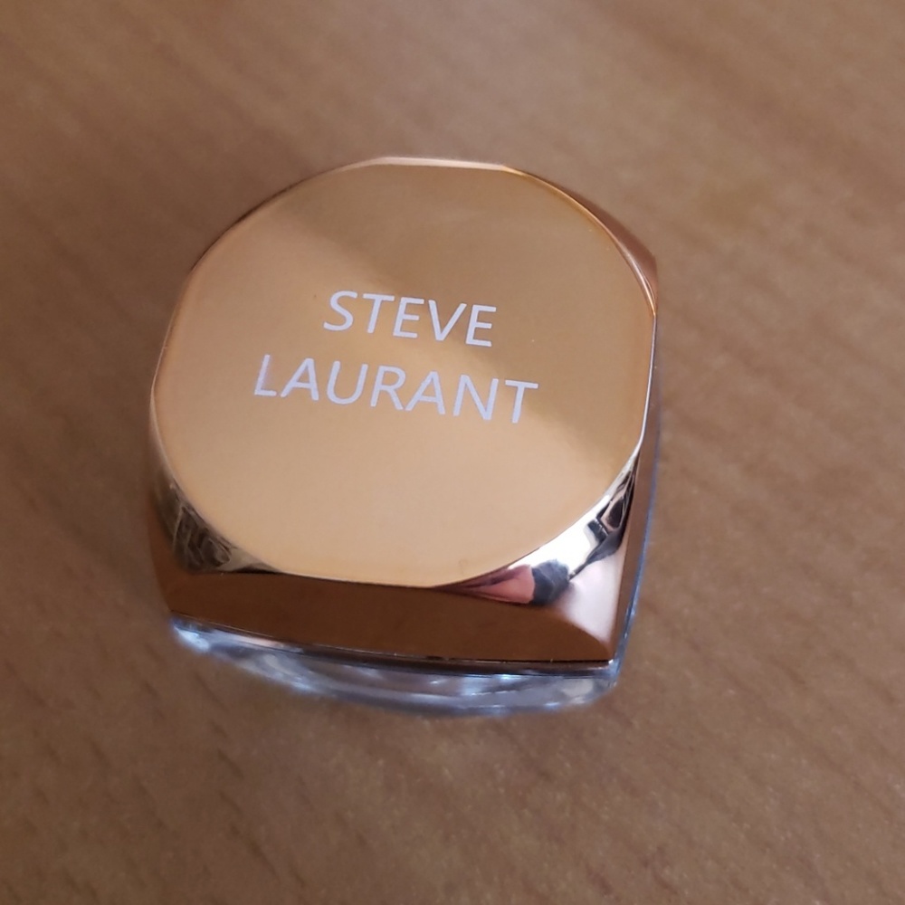 Steve Laurant powder